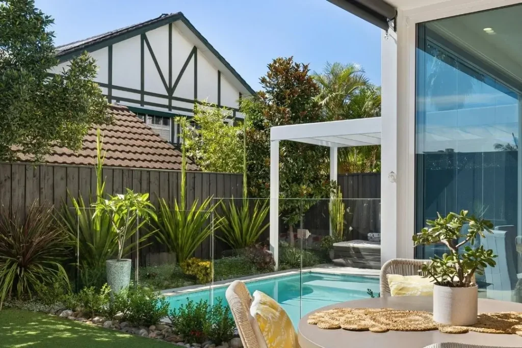 pool landscaping idea
