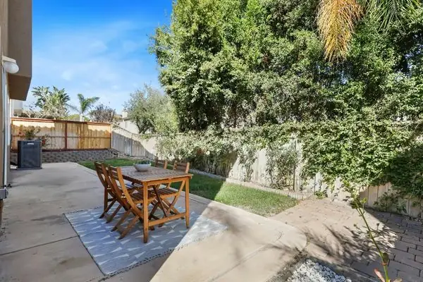 landscaped yard choose a reliable Redcliffe landscaper that can make your backyard look cohesive